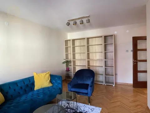 Izdavanje, četvorosoban stan, 85m², Crveni Krst, Niš