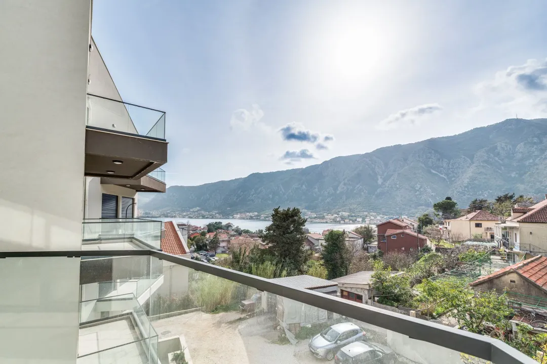 Prodaja, dvosoban stan, 73m², Dobrota, Kotor