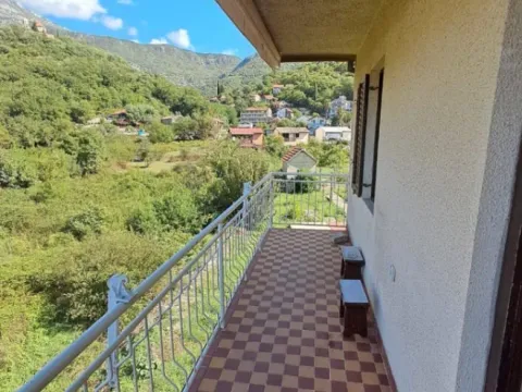 Izdavanje, četvorosoban stan, 95m², Zelenika, Herceg Novi - image 12