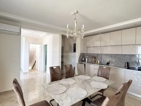 Rent, house, 240m², Tivat, Crna Gora - image 2