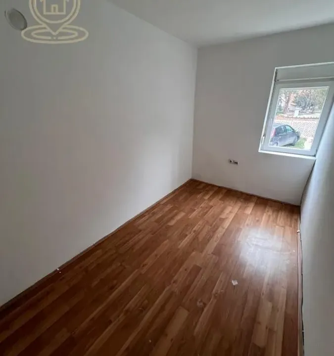 Izdavanje, poslovni prostor, 85m², Medijana, Niš
