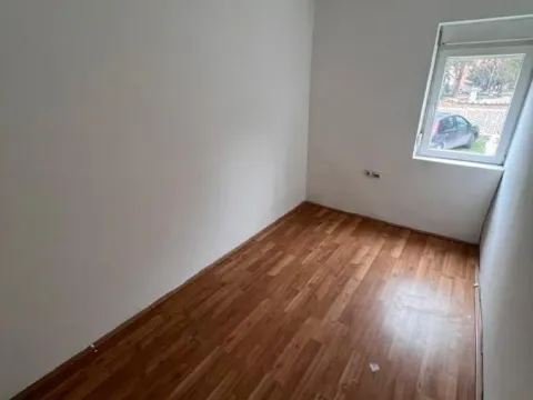 Izdavanje, poslovni prostor, 85m², Medijana, Niš