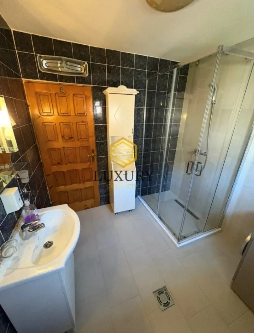 Rent, house, 350m², Zlatica, Podgorica