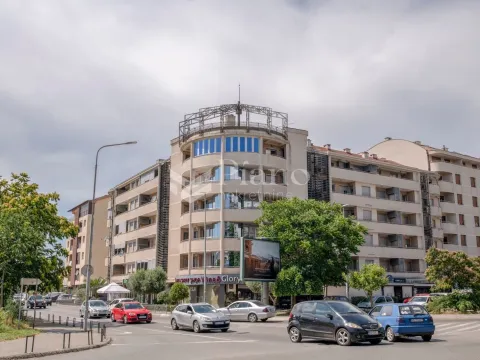 Rent, two bedroom apartment, 70m², Podgorica, Crna Gora - image 11