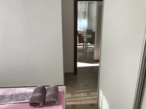 Izdavanje, jednosoban stan, 35m², Đenovići, Herceg Novi - image 2