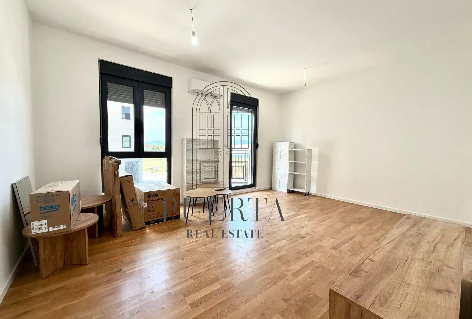 Prodaja, dvosoban stan, 64m², Tološi, Podgorica