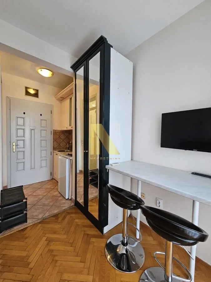 Izdavanje, garsonjera, 16m², Socijalno, Novi Sad Sve Podlokacije