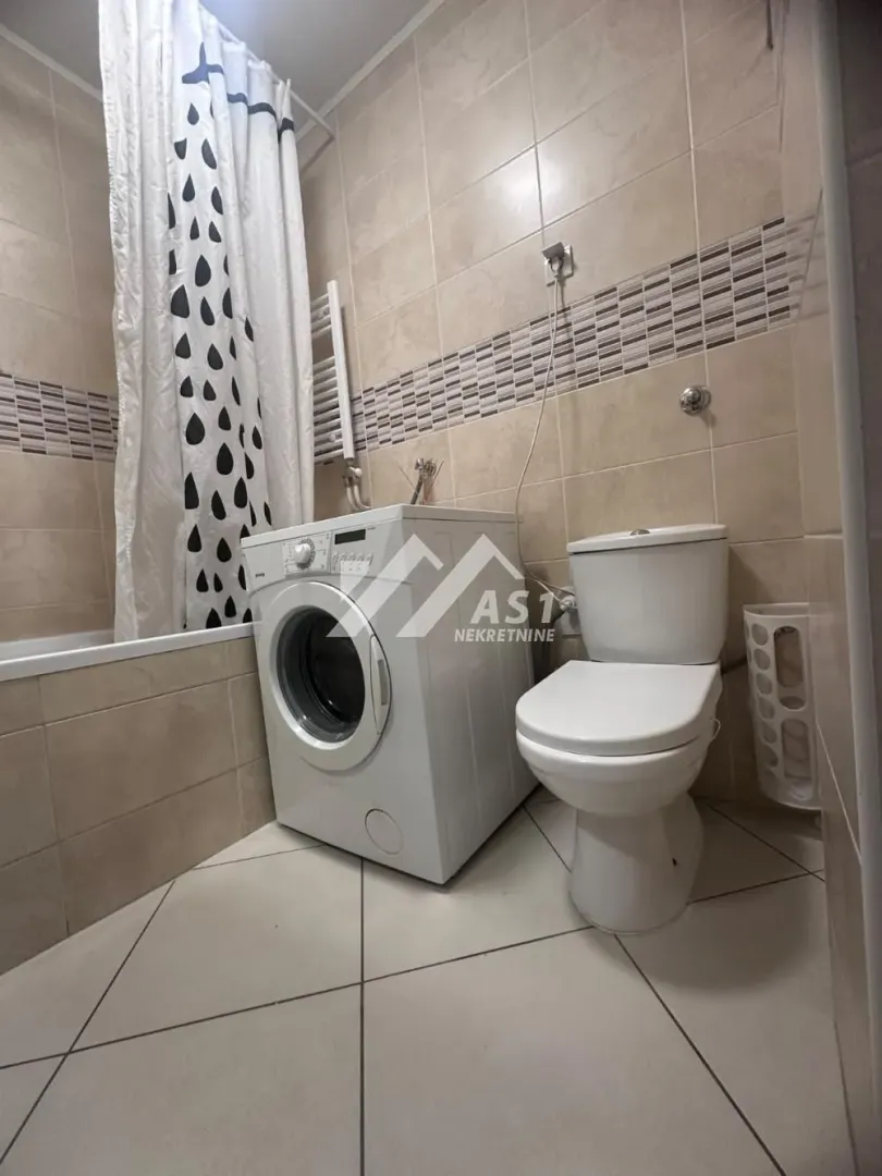 Izdavanje, dvosoban stan, 40m², Bulevar Oslobodjenja, Novi Sad Sve Podlokacije