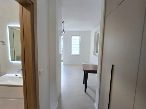Rent, one bedroom apartment, 46m², Tivat, Crna Gora - image 3