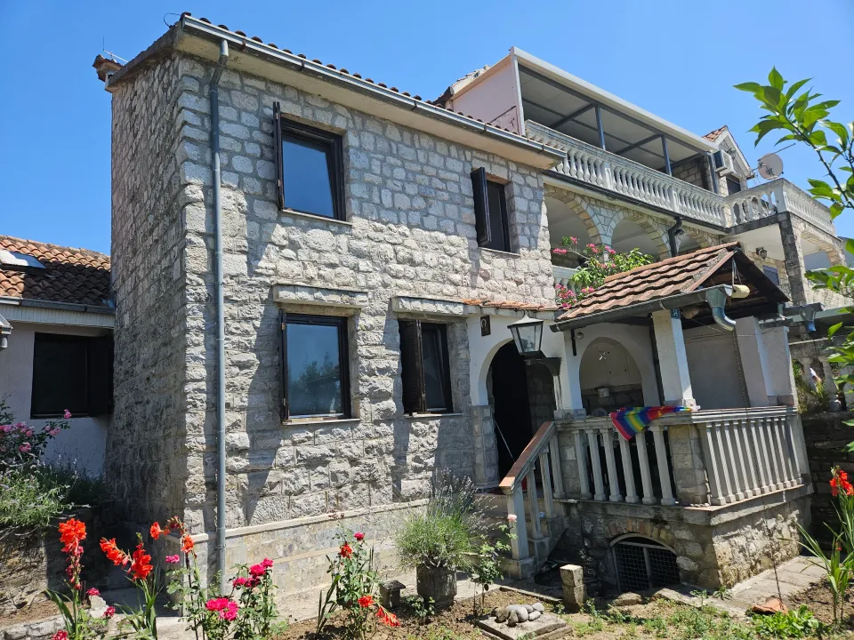 Rent, house, 90m², Brdišta, Tivat