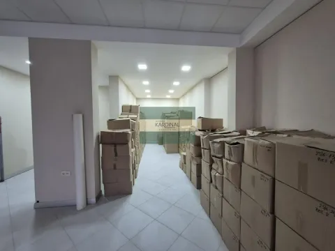 Izdavanje, poslovni prostor, 122m², Centar, Ćuprija - image 2