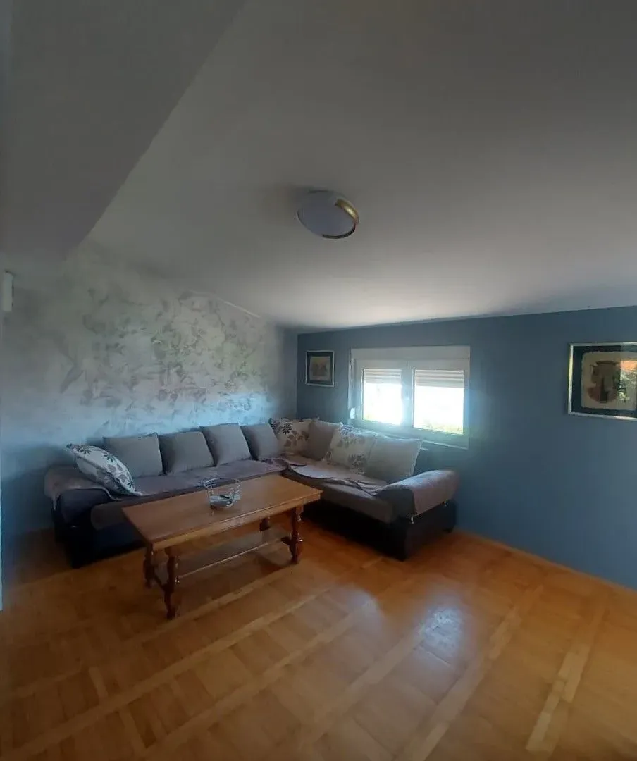 Izdavanje, trosoban stan, 86m², Centar, Nikšić