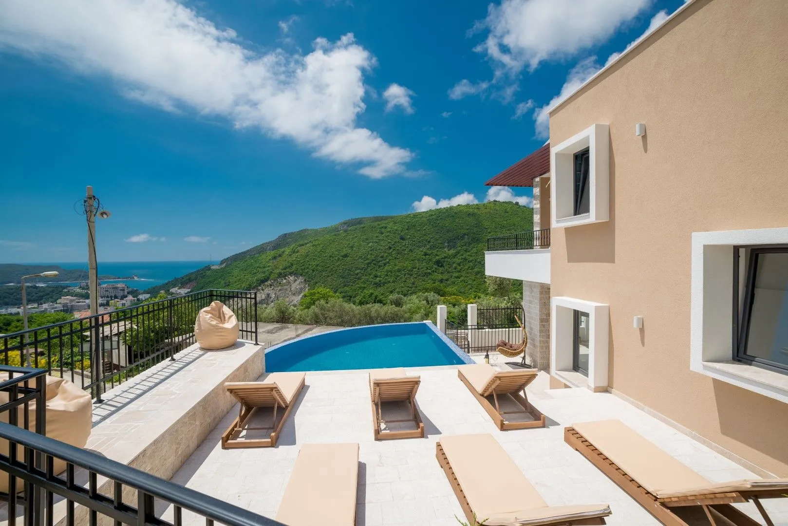 Sale, house, 170m², Bečići, Budva