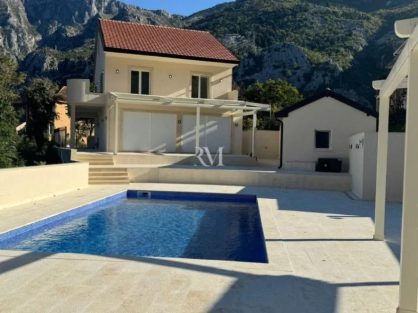 Izdavanje, kuća, 200m², Škaljari, Kotor