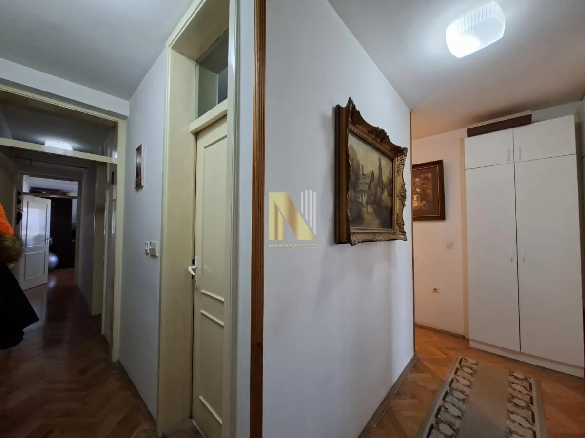 Prodaja, četvorosoban stan, 111m², Stari grad, Novi Sad
