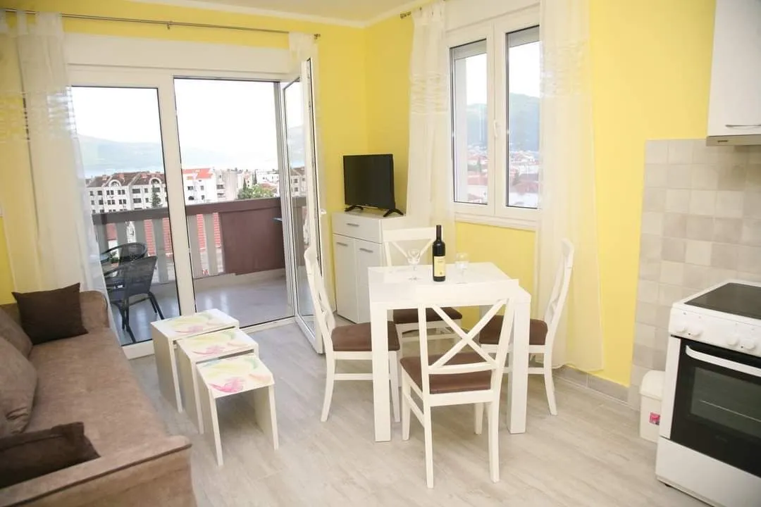 Izdavanje, jednosoban stan, 48m², Seljanovo, Tivat