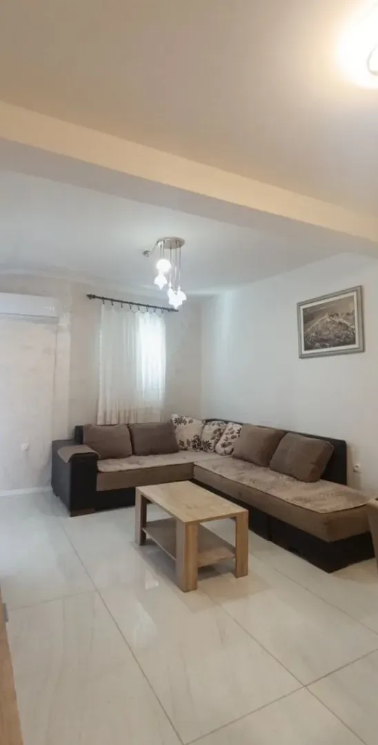 Izdavanje, dvosoban stan, 60m², Budva, Crna Gora