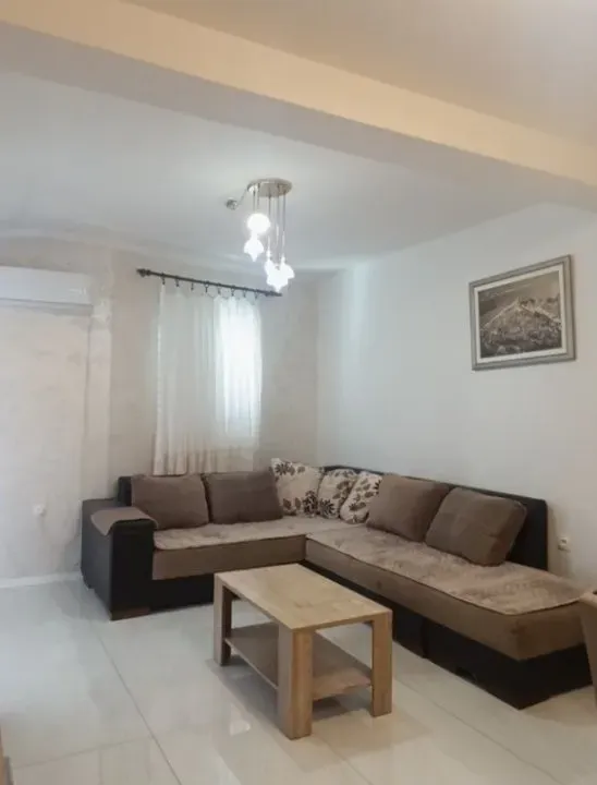 Izdavanje, dvosoban stan, 60m², Budva, Crna Gora
