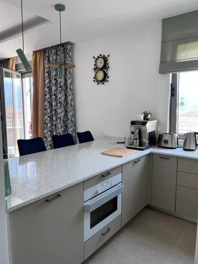 Rent, two bedroom apartment, 80m², Tivat, Crna Gora