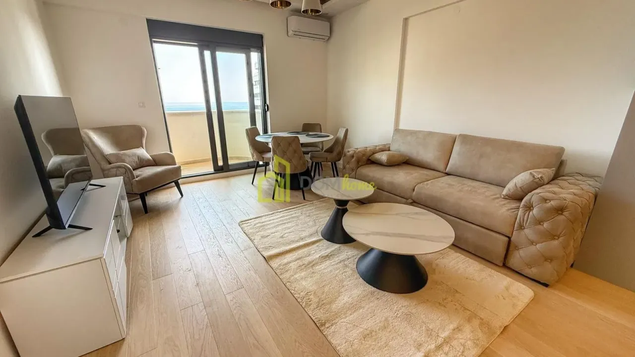 Izdavanje, dvosoban stan, 67m², Bečići, Budva