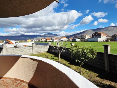 Izdavanje, kuća, 250m², Tuzi, Podgorica - image 17