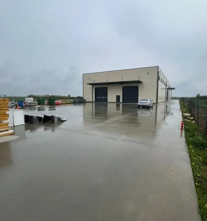 Izdavanje, poslovni prostor, 1700m², Zemun Ugrinovci, Zemun Sve Podlokacije