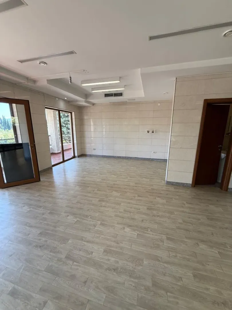 Rent, office space, 68m², Momišići, Podgorica