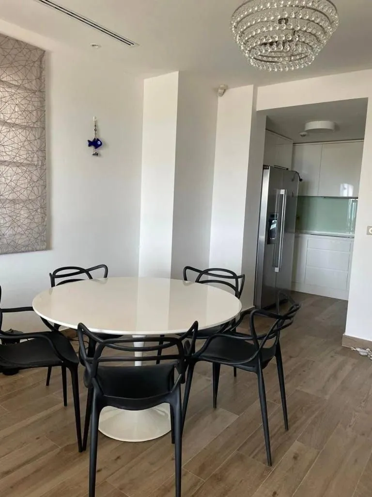 Izdavanje, kuća, 360m², Kavač, Kotor