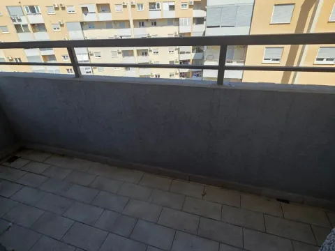 Izdavanje, trosoban stan, 71m², Stari Aerodrom, Podgorica - image 11