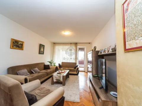 Prodaja, trosoban stan, 120m², Centar, Podgorica - image 1