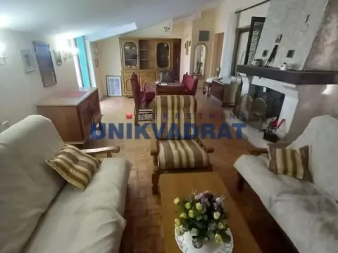 Stan in Petlovo Brdo