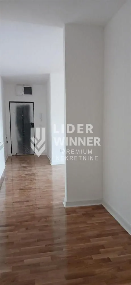 Prodaja, trosoban stan, 65m², Batajnica, Beograd