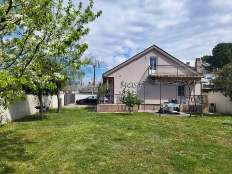 Izdavanje, kuća, 100m², Gornja Gorica, Podgorica - image 2