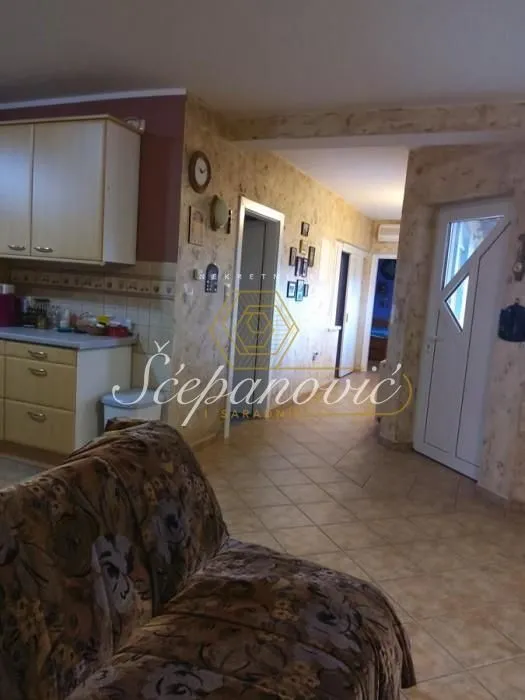 Prodaja, kuća, 360m², Veternik, Novi Sad Sve Podlokacije