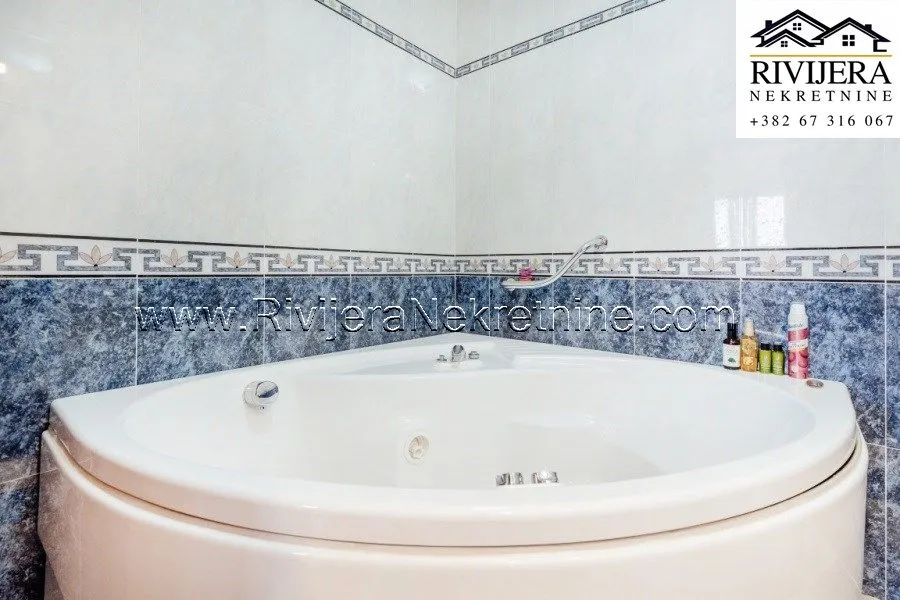 Prodaja, trosoban stan, 244m², Centar, Herceg Novi