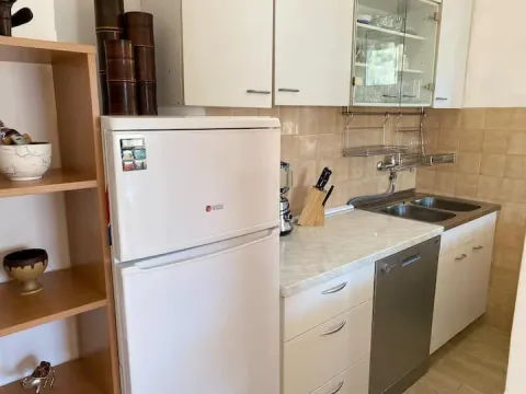 Rent, three bedroom apartment, 80m², Budva, Crna Gora - image 10