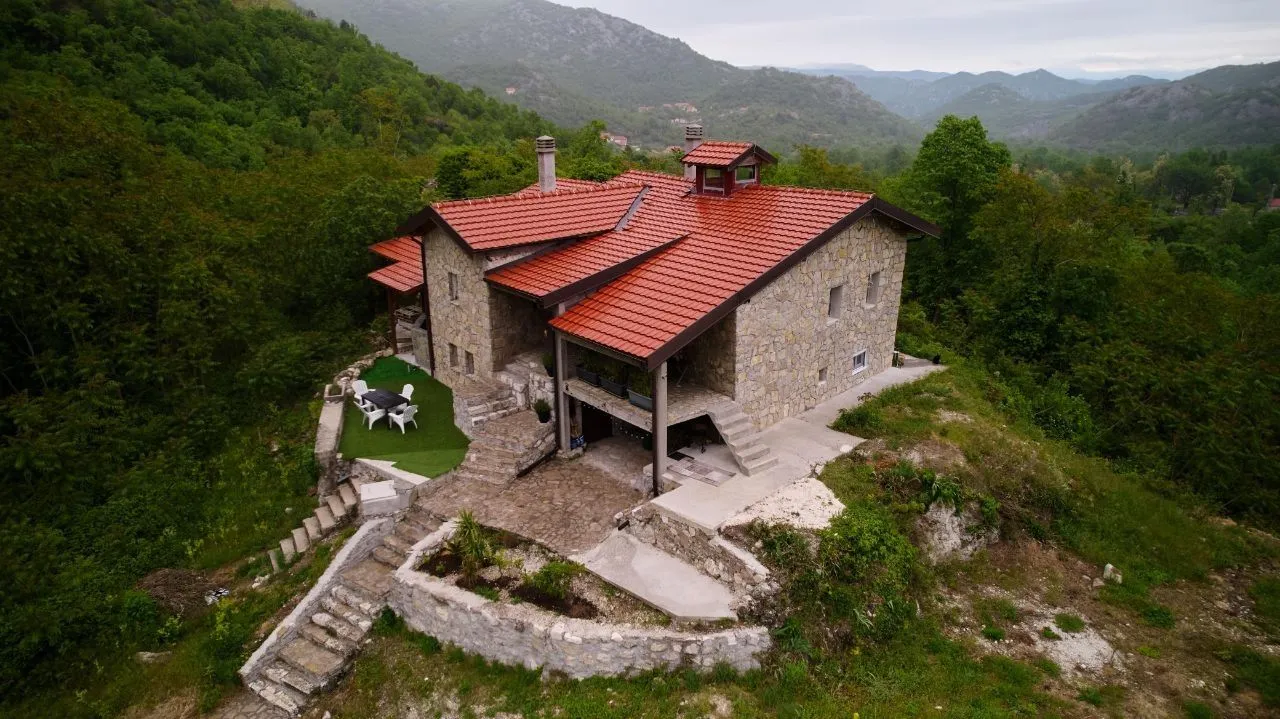 Prodaja, kuća, 208m², Obzovica, Cetinje