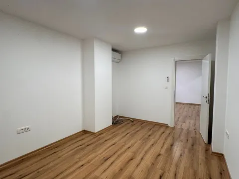 Rent, four bedroom apartment, 200m², Bečići, Budva - image 9