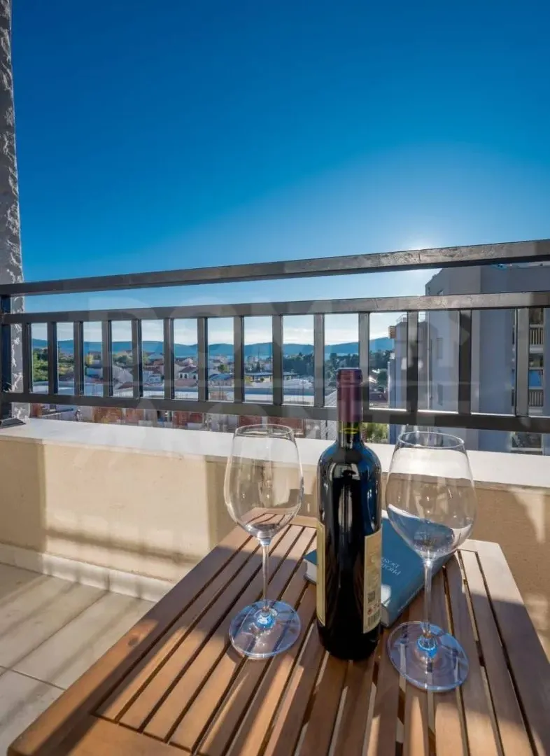 Prodaja, dvosoban stan, 63m², Pod Kuk, Tivat