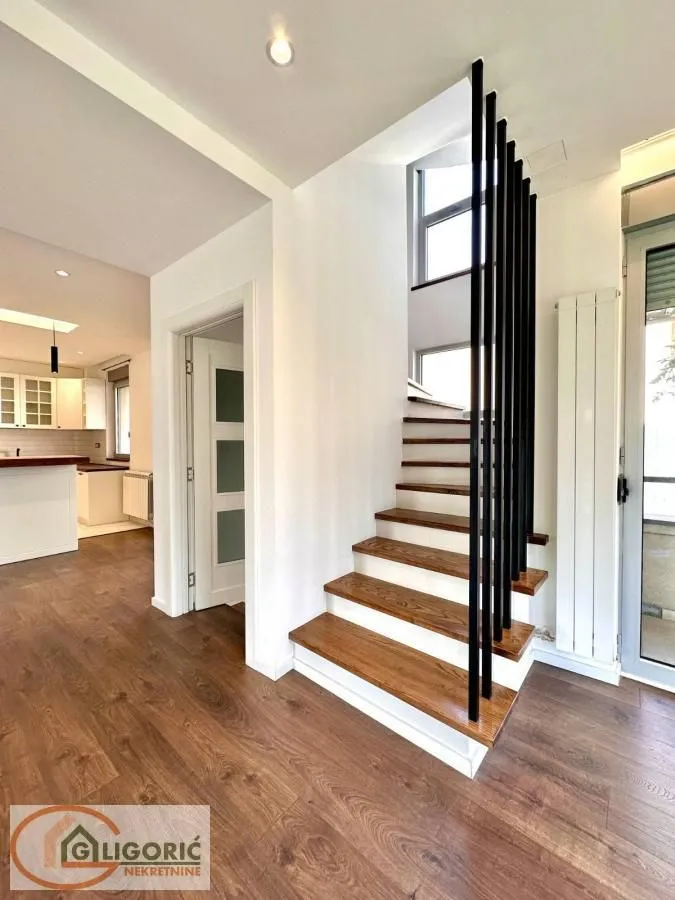 Izdavanje, kuća, 195m², Banovo Brdo, Beograd