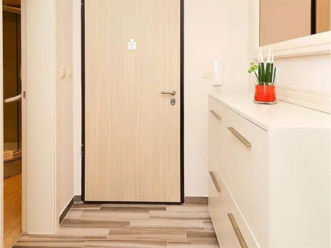 Sale, two bedroom apartment, 84m², Bečići, Budva - image 8