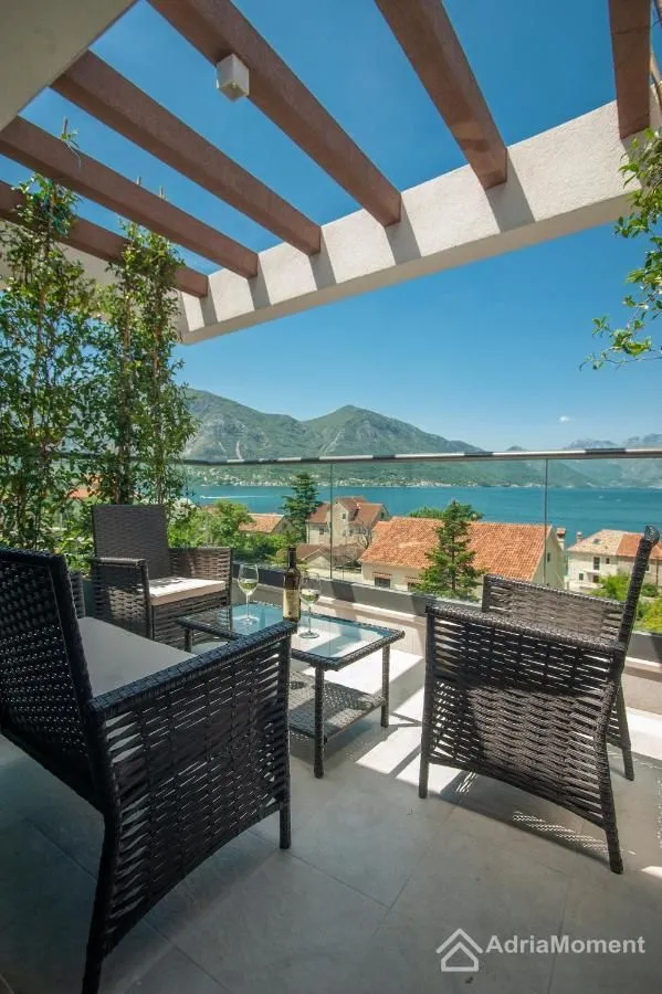 Sale, house, 210m², Dobrota, Kotor
