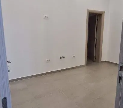 Izdavanje, poslovni prostor, 115m², Blok 9, Podgorica - image 2