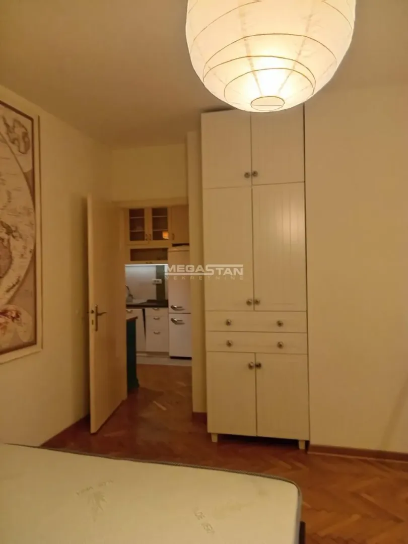 Izdavanje, dvosoban stan, 50m², Palilula Sve Podlokacije, Beograd