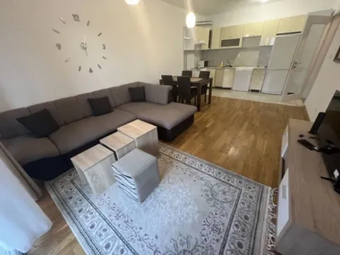 Izdavanje, dvosoban stan, 71m², Ljubović, Podgorica