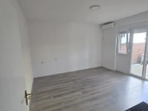 Izdavanje, poslovni prostor, 70m², Telep, Novi Sad Sve Podlokacije - image 11