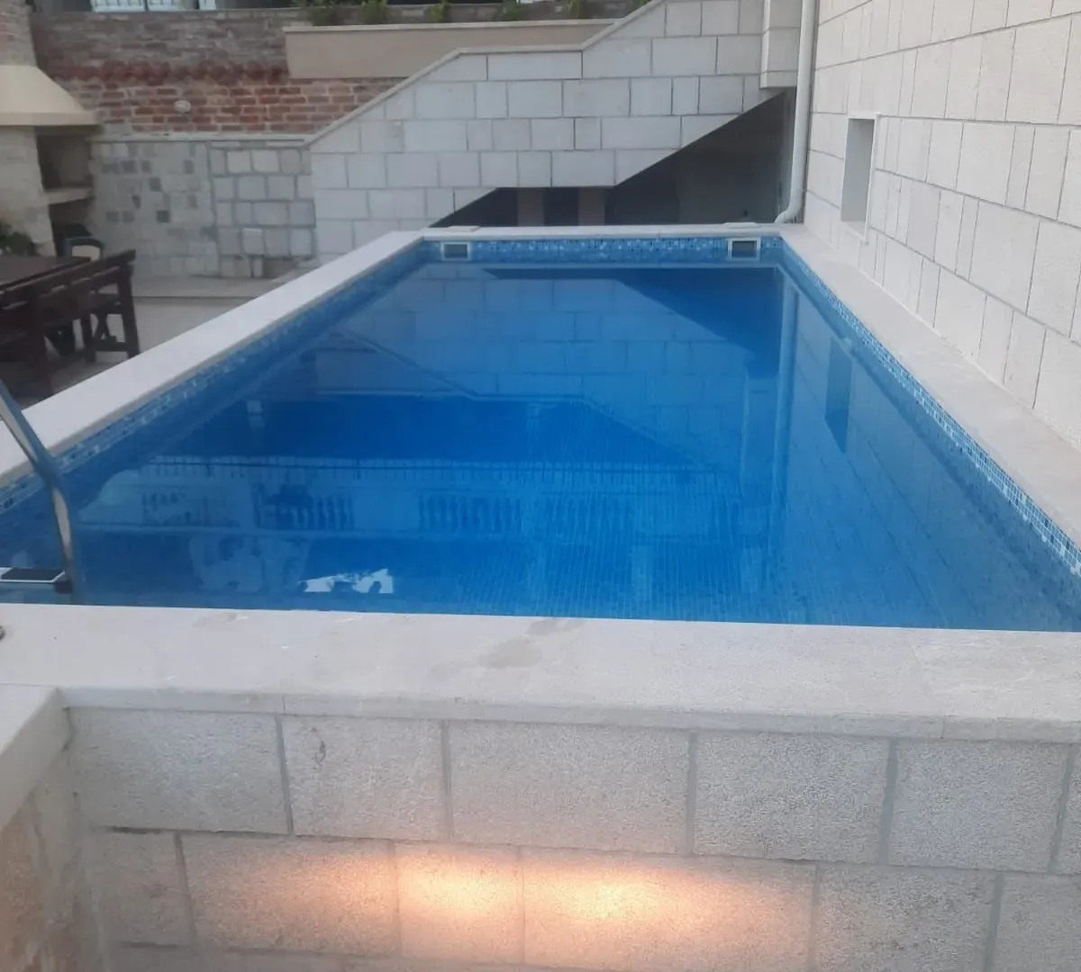 Izdavanje, dvosoban stan, 75m², Đenovići, Herceg Novi