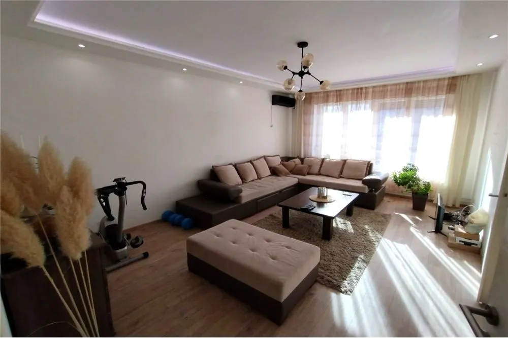 Izdavanje, jednosoban stan, 74m², Centar, Niš