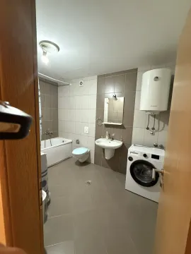 Bathroom equipped with a bathtub, washbasin, toilet, water heater and washing machine. - image 6