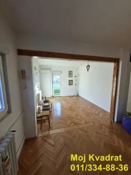 Empty living room with parquet flooring and a wooden door frame. - image 4